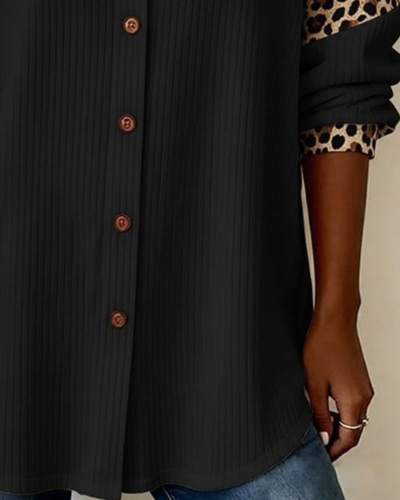 Liora | Skjorta med knappar och djärvt leopardmönster